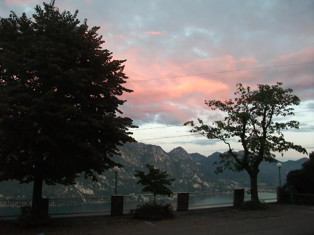 Hotel Poggio D'Oro Riva di Solto 2*,  Italy